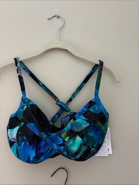 Athleta Blue and Teal Abstract Underwire Bikini Top